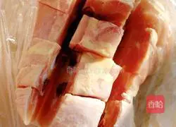 Illustration of braised chicken legs with potato cubes 1