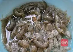 Illustration of how to make salt and pepper shrimp 1