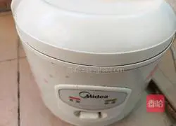 Illustration of how to make rice cooker salt-baked chicken 7