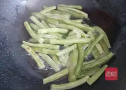 Illustration of how to make stir-fried green beans 2