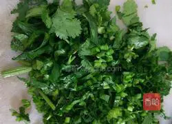 Illustration of how to make coriander egg rolls 2