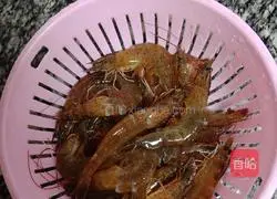 Illustration of how to make salt and pepper shrimp 1