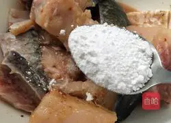 Illustration of how to make spicy fish cubes 9