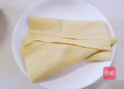 Illustration of how to make shredded pork in Beijing sauce 3