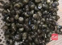 Illustration of how to make kale snails 8