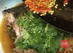 Illustration of how to make spicy beer fish 5