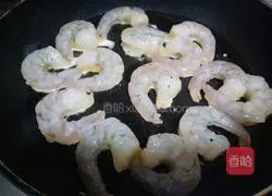 Illustration of how to fry shrimps with crushed black pepper 8