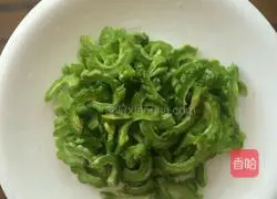 Illustration of how to make bitter melon and scrambled eggs 2