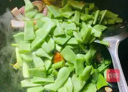 Illustration of how to make stir-fried chicken 5