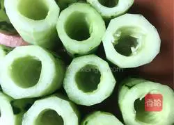 Illustration of how to make cucumber stuffed with meat (cucumber tube) 2