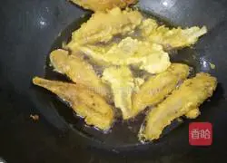 Illustration of dry-fried small yellow croaker 3