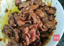 Illustration of how to make stir-fried meat with carrots and king oyster mushrooms 8