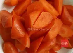 Illustration of how to cook lamb chops with carrots and green garlic 5