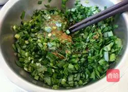 Illustration of how to make dipping sauce 3