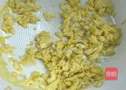 Illustration of how to make cucumber rice bucket 11