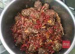 Illustration of how to make spicy rabbit head 3