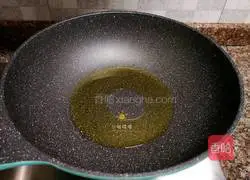 Illustration of how to make crucian carp with chopped pepper 6