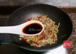 Illustration of how to make ginger-fried duck shreds 11