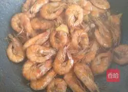 Illustration of braised shrimp in oil 6