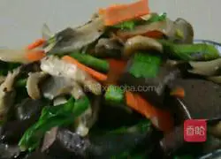 Illustration of how to mix mushrooms with pig blood 9