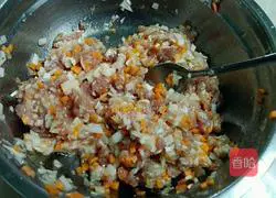 Illustration of how to make stuffed loofah 3