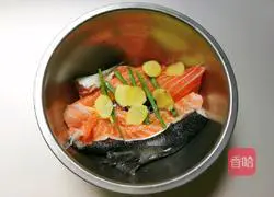 Pepper Salmon Illustration of how to make bones 9