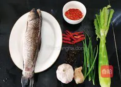 Illustration of how to make spicy boiled fish 1