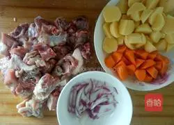 Illustration of how to make duck legs stewed with potatoes and carrots 2