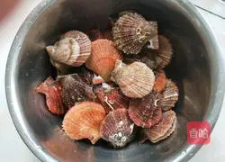 Illustration of how to make steamed garlic vermicelli scallops 2