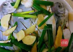 Illustration of how to make steamed pomfret 17