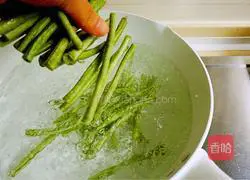 Mahjong garlic paste and cowpea#New Year's Eve dinner recipe illustration 4