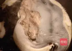 Illustration of braised pork tongue and pig li 1