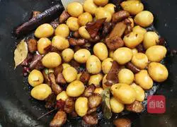 Illustration of how to make pork belly and braised eggs 5