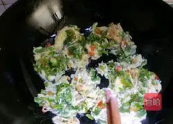 Illustration of how to make fried eggs with green pepper 5