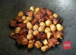 Illustration of how to make chestnut roasted chicken wings 12