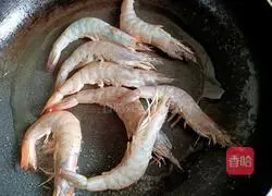 Illustration of braised prawns in oil 5