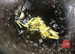 Illustration of how to stir-fry pork liver with garlic moss 8