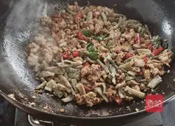 Illustration of how to make fried beans and minced pork 9