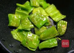 Illustration of how to make tiger skin pepper 6