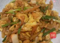 Illustration of how to make scrambled eggs with pickled mustard 6