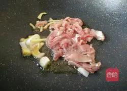 Illustration of how to make fried lotus root and meat 2