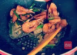 Illustration of how to make braised shrimps with garlic oil 9