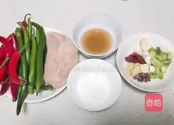 Illustration of how to make double pepper chicken 1