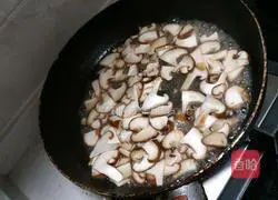 Illustration of how to make stir-fried chicken breasts with mushrooms 5