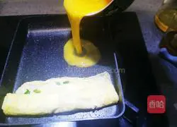 Illustration of how to make Green Pepper and Shredded Pork Tamagoyaki Bento 11