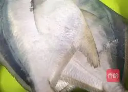 Illustration of how to make pan-fried Shiracang fish 1