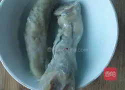 Illustration of how to make fried sausage with garlic sprouts 2