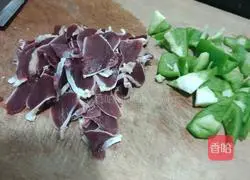 Illustration of how to make duck gizzards and green peppers 2