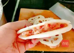 Illustration of how to make crispy lotus root box 9