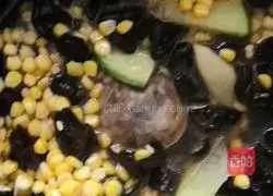 Illustration of how to make love pig's trotter soup 5